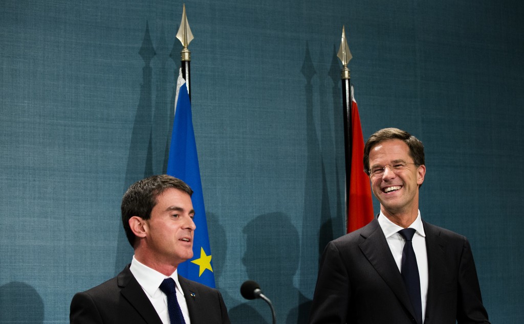 De Europese Commissie heeft de groeiprognose voor Nederland voor dit jaar verlaagd, maar blijft per saldo redelijk optimistisch. Frankrijk blijft het zorgenkindje. De Nederlandse economie zal dit jaar iets minder sterk groeien dan eerder geraamd. Voor 2014 komt de economische groei naar verwachting uit op 0,9 procent. Eerder was een groeicijfer van 1,2 procent voorspeld. Ook de huidige prognose van de Europese Commissie ligt echter boven de raming van het Centraal Planbureau. Die rekent op 0,75 procent groei voor Nederland dit jaar.