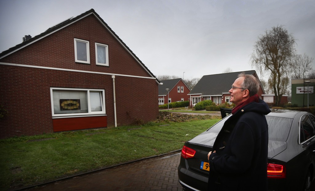 Groningen is in de nacht van maandag op dinsdag opnieuw getroffen door een relatief zware aardbeving. De beving had een kracht van 2,8 op de schaal van Richter. Het epicentrum lag volgens het KNMI in Woudbloem in de gemeente Slochteren. De aardbeving vond plaats om 3.37 uur op ongeveer 3 kilometer diepte. De oorzaak is de aardgaswinning in Noord-Nederland. Volgens de KNMI was de beving voor Groningse begrippen redelijk zwaar.