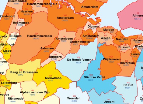 Nederland telt nog altijd te veel gemeenten. In tweehonderd jaar liep het aantal weliswaar terug van 1249 naar 393, maar die teruggang is niet voldoende. Volgens de nieuwe gemeentekaart van de Atlas voor gemeenten zou Nederland het beste functioneren met 57 gemeenten. Juist nu steeds meer taken van het Rijk naar gemeenten worden overgeheveld, zijn nieuwe bestuurlijke grenzen nodig, zo stellen de makers van de nieuwe kaart. "De nieuwe gemeenten zullen gemakkelijker vakkundige bestuurders en ambtenaren kunnen leveren, die goed toegerust zijn om slagvaardig om te gaan met de vele problemen en taken waarvoor zij staan'', aldus een woordvoerder. "Ze zullen zorgvuldiger kunnen omgaan met belastinggeld, en dat geld zo gericht en effectief mogelijk investeren. Daarvan profiteren naar verwachting niet alleen de mensen en bedrijven in die regio's zelf, maar ook het land als geheel.'' Buiten de Randstad te veel gemeenten De onderzoekers van de Atlas voor gemeenten ontwikkelden naar eigen zeggen een methode om de optimale schaal van lokaal bestuur te bepalen. Daarbij wordt speciaal gekeken naar de gebieden werk, zorg, onderwijs, winkels, cultuur en natuur. Vooral buiten de Randstad zijn nu te veel gemeenten. Een stad als Groningen heeft in de omgeving nauwelijks concurrentie, en mensen uit de omgeving trekken voor veel zaken naar Groningen toe. Voorzieningen binnen eigen grenzen Gemeenten als Haarlemmermeer en Almere zouden in de 'nieuwe situatie' deel gaan uitmaken van de regiogemeente 'Amsterdam en omstreken'. Beide gemeenten hebben weinig voorzieningen binnen de eigen grenzen, waardoor de meeste inwoners voor stedelijke voorzieningen zoals cultuur vooral op Amsterdam zijn aangewezen. Voor steden als Delft en Haarlem geldt dat niet. Zij zouden een zelfstandige gemeente kunnen blijven. Van de 57 gemeenten die volgens de Atlas voor gemeenten over zouden moeten blijven, hadden er vijftig op 1 januari 2014 meer dan 100.000 inwoners. De Atlas voor gemeenten doet sinds tien jaar onderzoek naar wijken, gemeenten en regio's in Nederland.