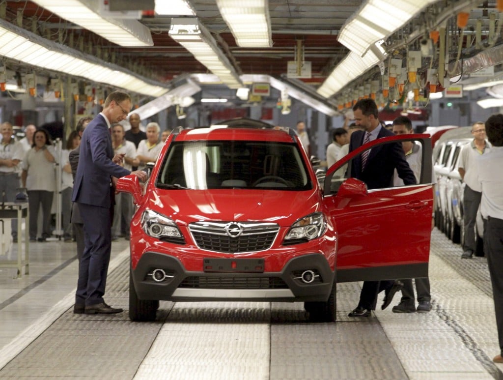 Het Duitse automerk Opel heeft vorig jaar de beste Europese verkoop in de boeken gezet sinds 2011. Dat liet het dochteronderdeel van het Amerikaanse General Motors (GM) woensdag weten. Volgens Opel werden in 2014 in Europa circa 1,08 miljoen auto's verkocht, een stijging met 3 procent. Het Europese marktaandeel kwam uit op 5,74 procent, eveneens het hoogste niveau sinds 2011. Opel heeft jarenlang te kampen gehad met verliezen. Moederbedrijf GM hoopt met behulp van miljardeninvesteringen zijn Europese dochtermerk binnen enkele jaren uit de rode cijfers te trekken.