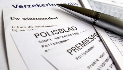 woekerpolis De Consumentenbond wil dat de politiek in Den Haag meer doet voor de compensatie van gedupeerden in de woekerpolisaffaire. De bond pleit onder meer voor het instellen van een onafhankelijke commissie die per verzekeraar een aanvullende vergoeding vaststelt. Dat staat in een maandag naar buiten gekomen brief aan minister Jeroen Dijsselbloem van Financiën. Ook wil de bond dat verzekeraars worden verplicht om mensen die nog steeds een woekerpolis hebben, een hersteladvies of oplossing te geven die aan bepaalde minimumeisen voldoet.