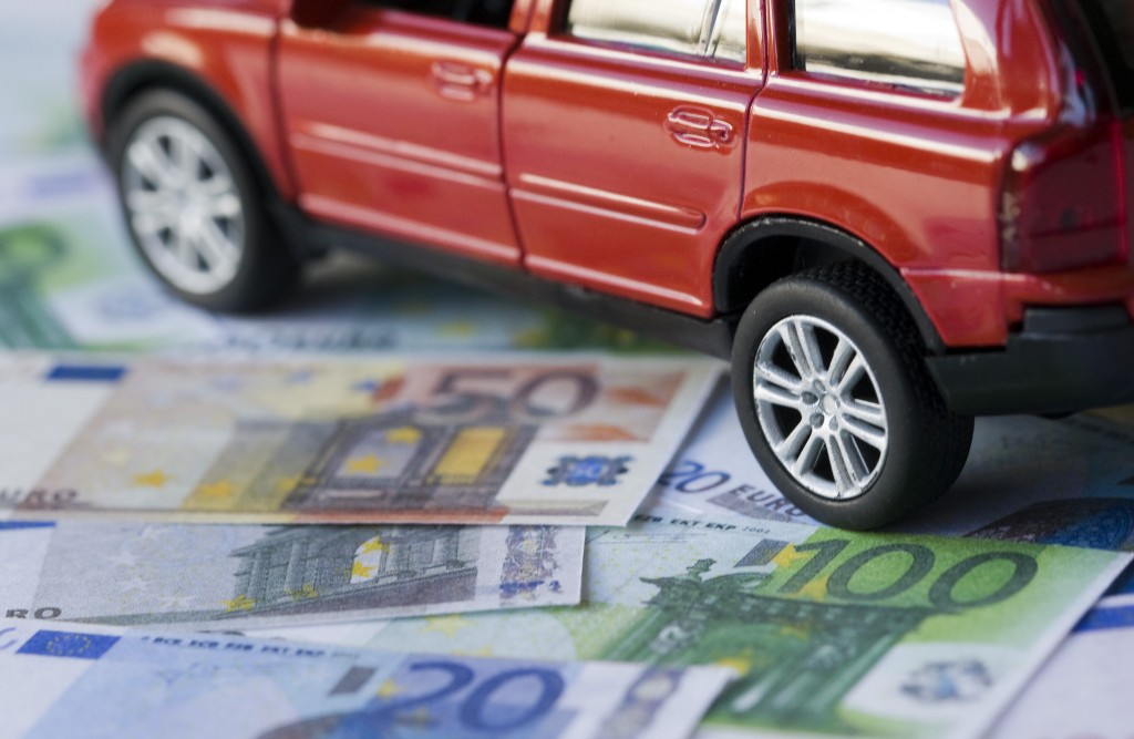 LeasePlan onderzocht de kosten voor een auto uit het zogeheten C-segment, waarmee 20.000 kilometer per jaar wordt gereden. Zo'n auto kost in Nederland 660 euro per maand, als op benzine wordt gereden. Een dieselvariant komt volgens het onderzoek op gemiddeld 805 euro per maand. Daarmee zijn de kosten hoger dan in Italië en Spanje, de nummers twee en drie op de ranglijst.