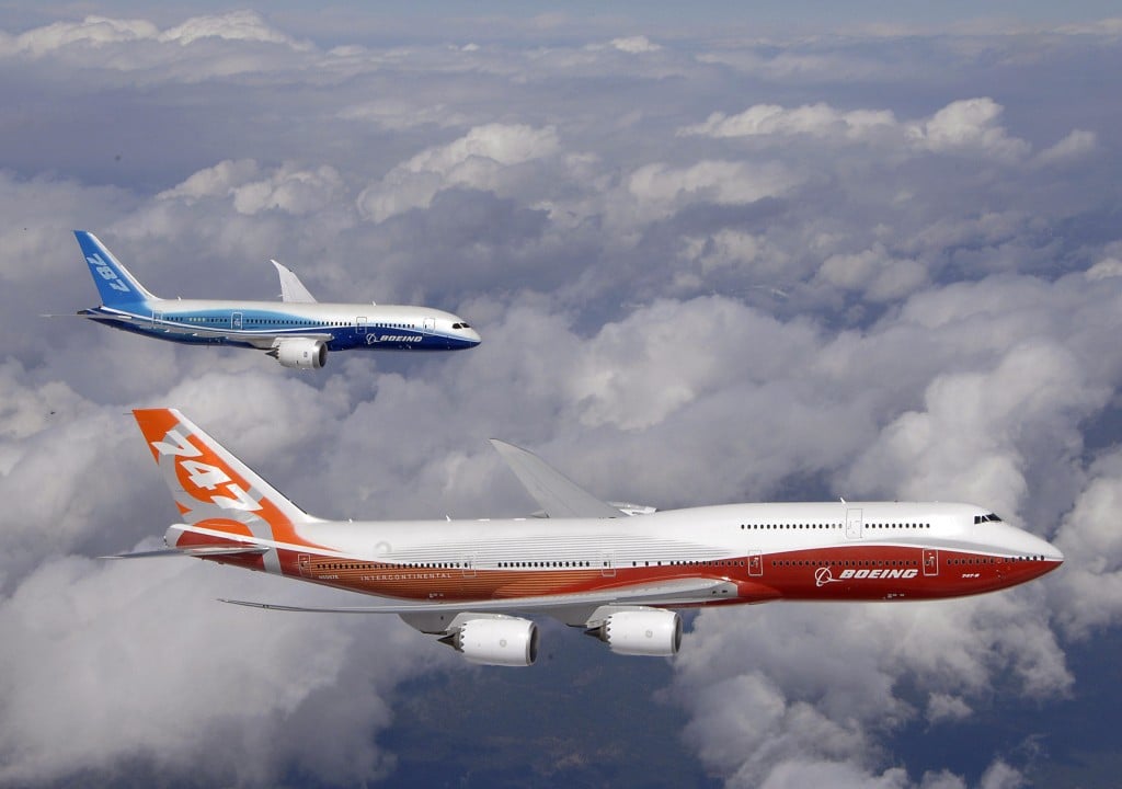 Boeing presenteert de 787 Dreamliner (achter) en de 747-8 in 2011. Foto: EPA