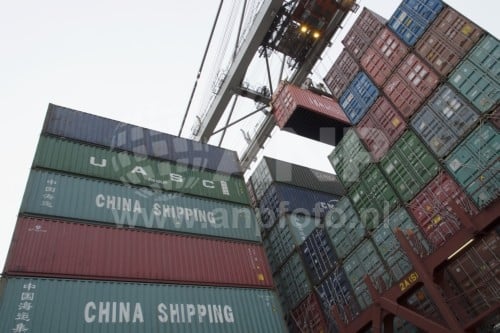 De Chinese export is in januari met 11,2 procent naar beneden gevlogen. Dat blijkt uit cijfers die de Chinese overheid maandag bekend maakte. De krimp is nog groter dan de analisten hadden verwacht, en roept zorgen op over de toch al afkoelende Chinese economie.