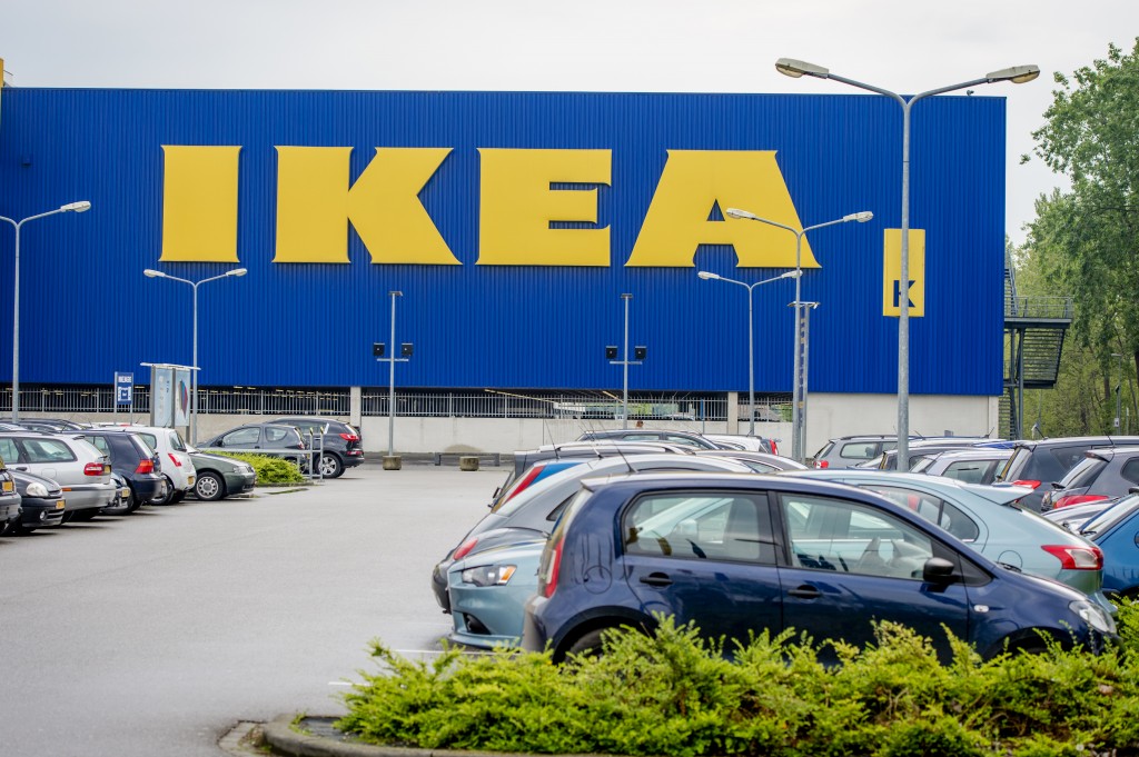 IKEA schikt $50 miljoen na de van drie peuters omvallende kasten