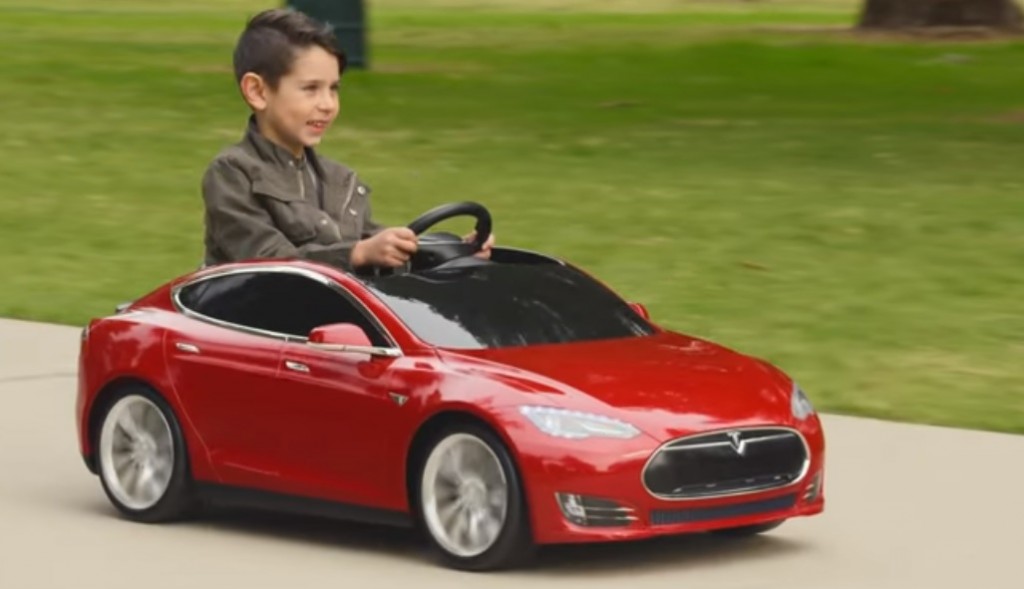 De Tesla voor kinderen, gemaakt door Radio Flyer. Foto: YouTube/Radio Flyer