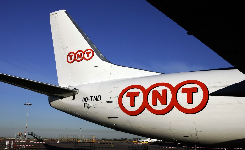 TNT verkoopt zijn luchtvaartactiviteiten aan ASL Aviation Group, als de overname van het Nederlandse koeriersbedrijf door FedEx is afgerond. Dat meldde TNT vrijdag, zonder de verkoopprijs te noemen.