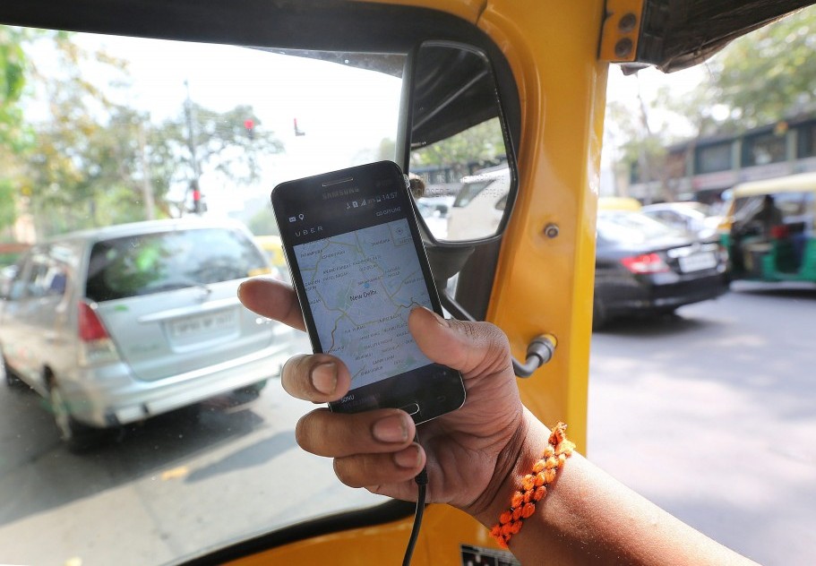 Ook chauffeur van de bekende driewielers in India maken gebruik van Uber. Foto: EPA