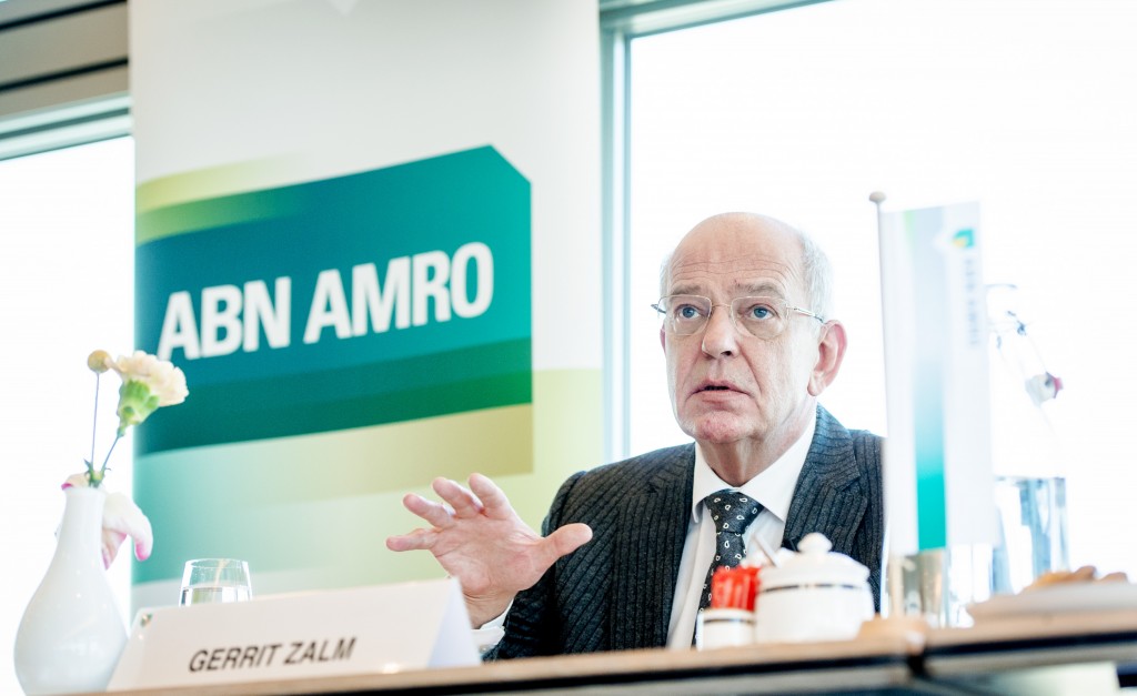 ABN AMRO is vanaf maandag 21 maart onderdeel van de AEX-index in Amsterdam. Dat maakte beursbedrijf Euronext woensdag bekend. ABN AMRO keerde in november vorig jaar terug op de beurs. Het financiële concern werd in 2008 genationaliseerd, omdat de bank ten onder dreigde te gaan in de internationale financiële crisis. De overheid heeft nog steeds het grootste deel van de aandelen in handen. Het duurt waarschijnlijk nog enkele jaren voordat ABN AMRO weer geheel in private handen is.