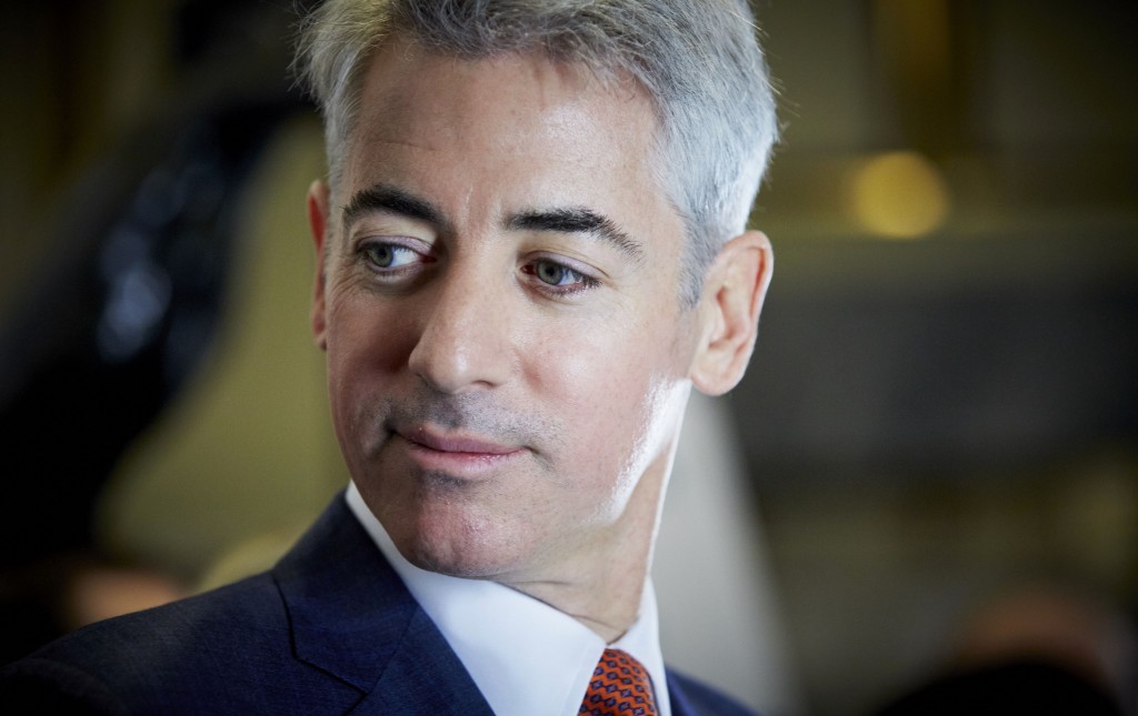 De bekende Amerikaanse speculatieve belegger Bill Ackman zit zwaar is zijn maag met farmafonds Valeant. Dat merken ook beleggers van het in Amsterdam genoteerde fonds Pershing Square Holdings. Bill Ackman is één van de grote namen onder de Amerikaanse speculatieve beleggers. De baas en oprichter van hedgefonds Pershing Square Capital Management is volgens zakenblad Forbes goed voor een vermogen van zo'n 2 miljard dollar.