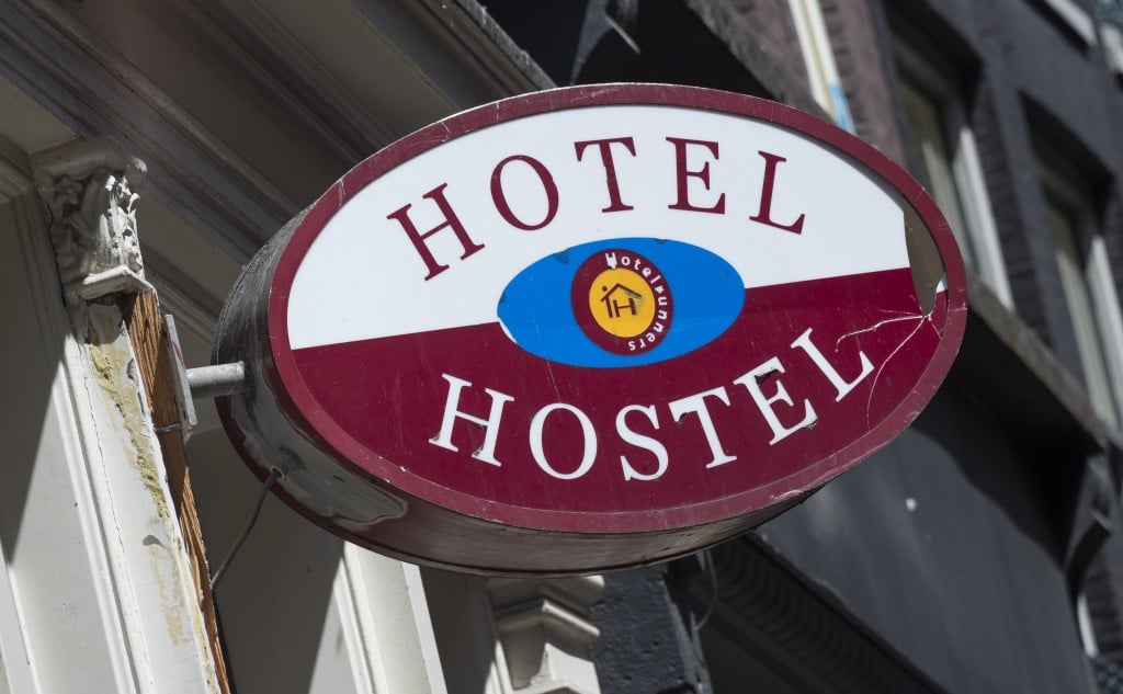 De hotelprijzen in Nederland zijn het afgelopen jaar met 5 procent gestegen. Voor een hotelovernachting betaal je gemiddeld 128 euro, blijkt uit de Hotel Price Index van Hotels.com. Amsterdam springt eruit met 150 euro per nacht.