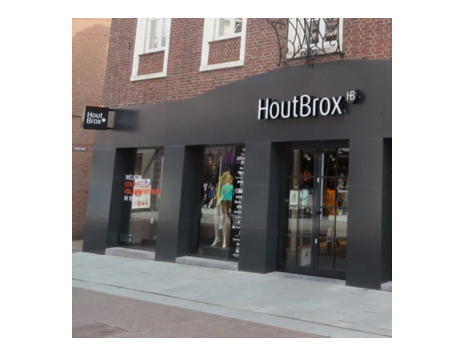 Het moederbedrijf van de modeketens Purdy en Houtbrox moet een nieuwe financier vinden. Want huisbank ING mag van de rechter een kredietfaciliteit van 6 miljoen euro bevriezen. Dat meldt Het Financieele Dagblad zaterdag. Brova, het moederbedrijf van modeketens Purdy en Houtbrox, kreeg deze week nul op het rekest van de rechter, nadat het bedrijf protest had aangetekend tegen een actie van huisbank ING. De bank had per 1 januari een kredietfaciliteit van 6 miljoen euro bevroren en dat mag van de rechter.