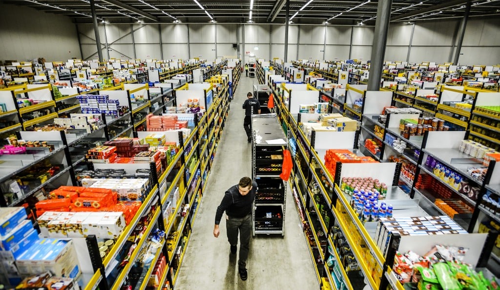 Jumbo heeft tot dinsdag middernacht om een staking in zijn distributiecentra te voorkomen. De vakbonden hebben de unanieme steun van hun leden voor acties en hebben een ultimatum gestuurd naar de supermarktketen. Dat zei bestuurder Henk van der Ploeg van vakbond FNV.