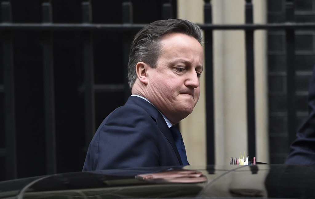 De Britse premier David Cameron heeft zondag zijn belastingaangifte van de afgelopen zes jaar openbaar gemaakt. Dat deed de premier nadat hij in opspraak was gekomen door de Panama Papers. Daarin stond onder meer dat zijn inmiddels overleden vader aandelen in belastingparadijzen had.