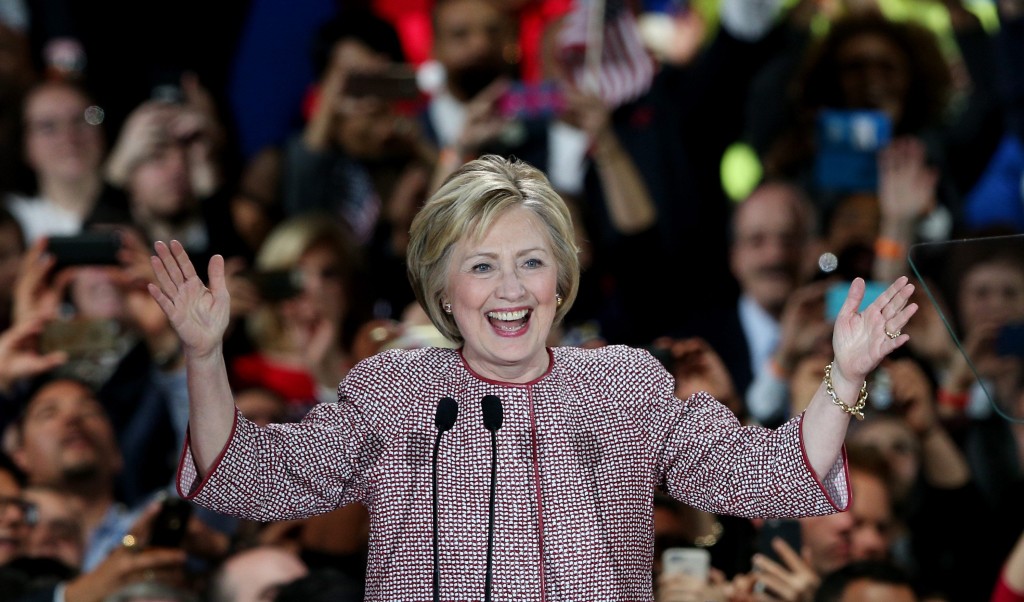 De Democrate Hillary Clinton en de Republikein Donald Trump hebben de voorverkiezingen van hun partijen in New York gewonnen. De kandidaten hebben de overwinning opgeëist.