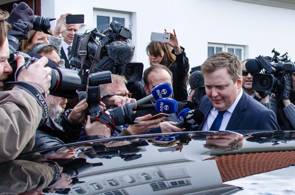 In IJsland weet niemand het meer: is de IJslandse premier Sigmundur David Gunnlaugsson nu wel of niet opgestapt? Zijn partij liet dinsdag weten dat hij ontslag had genomen omdat hij onder vuur kwam te liggen in de nasleep van de publicatie van de Panama Papers over offshorefirma's in belastingparadijzen.