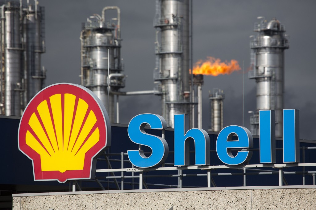 Shell heeft in Nederland een vrijwillige vertrekregeling geopend voor personeel. Dat zei een woordvoerster van het olie- en gasconcern woensdag na berichtgeving in het AD.