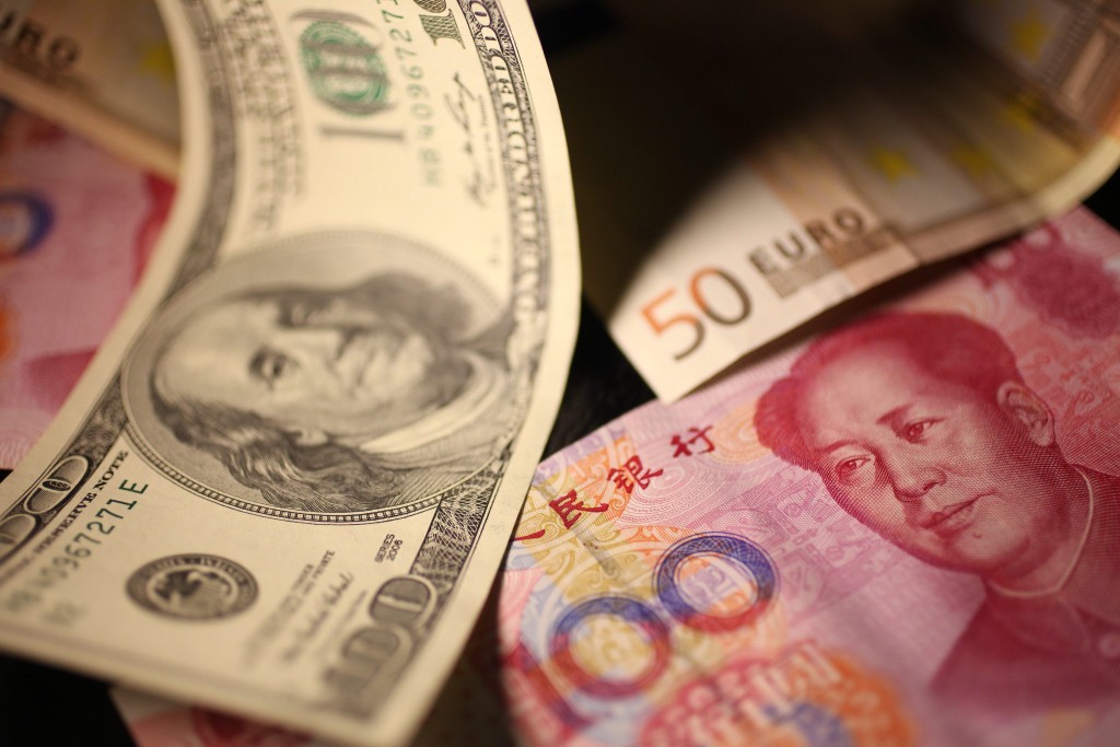 Eenzijdige pogingen van centrale banken om de eigen valuta te verzwakken hebben per saldo een negatief effect op aandelenmarkten, signaleert Ron van der Does. Er is een interessante ontwikkeling gaande op aandelenmarkten. Waar voorheen een beperkte correlatie ontstond tussen valuta’s en aandelen is dit de laatste weken wel degelijk het geval.