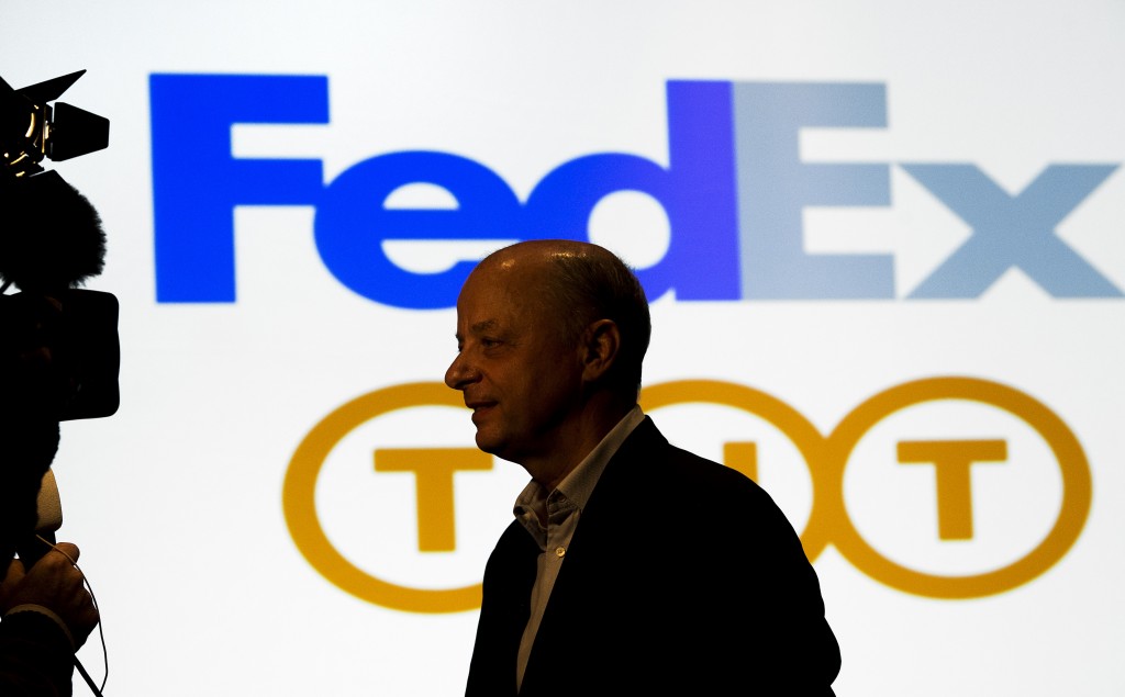 De Amerikaanse pakketvervoerder FedEx heeft de overname van branchegenoot TNT afgerond. Het proces om de twee organisaties in elkaar te schuiven begint nu, liet het bedrijf woensdag weten.