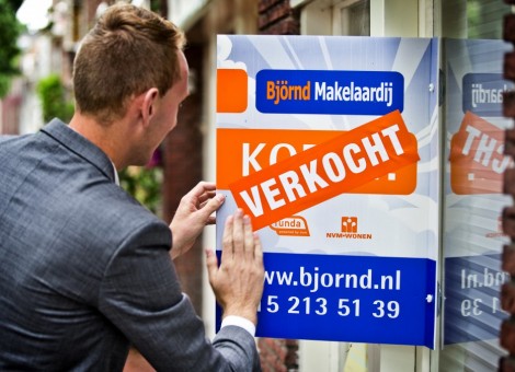 De huizenprijzen zullen ook volgend jaar verder stijgen en waarschijnlijk in een sneller tempo dan dit jaar. Dat concluderen economen van Rabobank woensdag in een rapport over de woningmarkt.