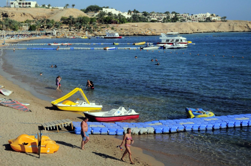 Strand in Sharm-el-Sheikh. Volgens de Egyptische regering verliest het land maandelijks 250 miljoen dollar na de aanslag op een toestel met Russische toeristen. Foto: EPA