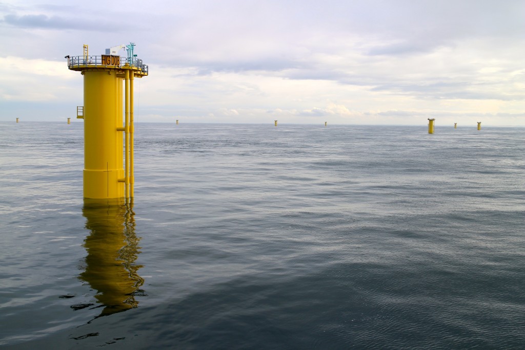 Beursdebutant Sif, een bedrijf dat onder meer funderingen voor olieplatforms en windparken levert, maakte een rustige start op de Amsterdamse beurs. Kort na de opening noteerde het aandeel licht boven de introductieprijs. Sif heeft 8 miljoen aandelen verkocht voor een introductieprijs van 14 euro. Kort na de opening noteerde het aandeel 0,3 procent hoger op 14,04 euro. Vanaf donderdag is 31 procent van het totaal aantal aandelen Sif vrij verhandelbaar. Die omvang kan nog oplopen via de overtoewijzingsoptie van nog eens maximaal 800.000 aandelen. Na afronding van de beursgang bestaat het aandelenkapitaal van het bouwbedrijf uit ruim 25,5 miljoen stukken. De beursgang van funderingsbouwer Sif levert minstens 112 miljoen euro op, maakte het bedrijf, woensdagavond bekend.