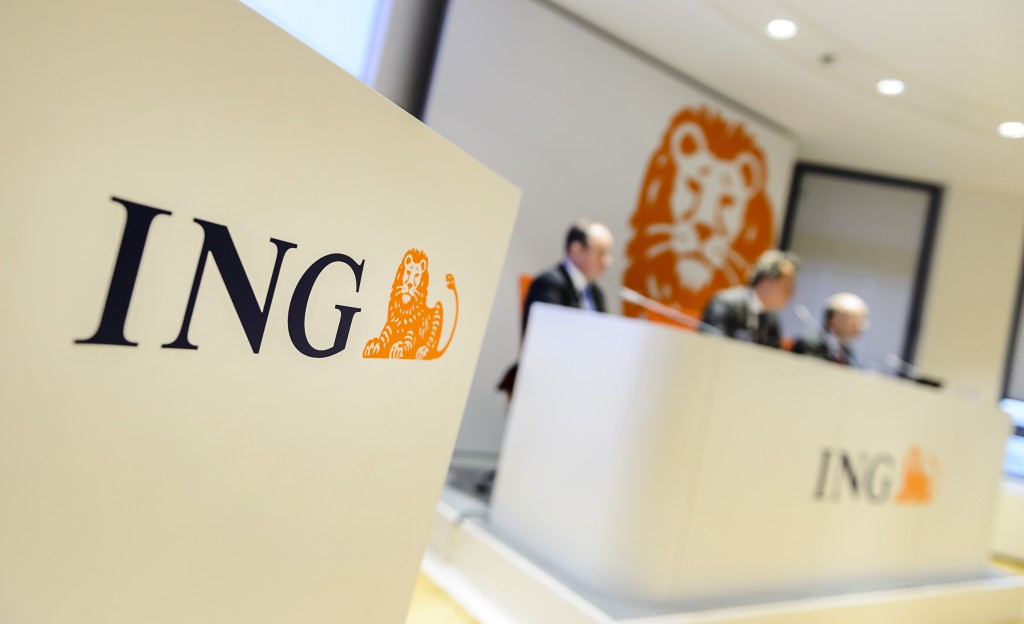 Vooral de Europese bankensector heeft vrijdag zwaar te lijden onder het besluit van de Britten om de Europese Unie te verlaten. De overwinning van het Brexit-kamp zorgt vrijdag voor flinke onrust onder beleggers. De aandelenbeurzen duikelen omlaag en vooral de Europese banken krijgen rake klappen. In Nederland, het Verenigd Koninkrijk, Duitsland, Frankrijk, Spanje en Italië zagen de grote banken alleen al in de ochtend miljarden euro's aan beurswaarde verdampen.