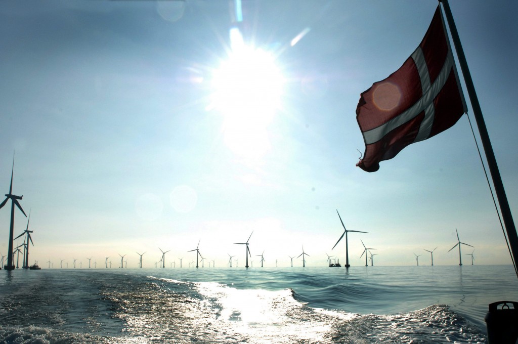 Denemarken was jarenlang voorloper op het gebied van duurzame energie: inmiddels draait ruim veertig procent van het land op windenergie. Maar nu vindt ook Denemarken het te duur.