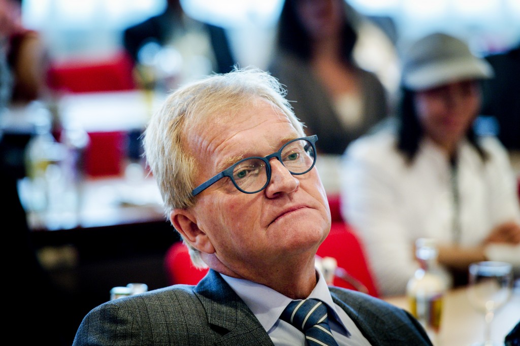 Een volgend kabinet moet de portemonnee trekken om verdere economische groei te bewerkstelligen. Dat zeggen werkgeversorganisaties. Ze pleiten voor een miljardeninvestering en het optuigen van een publiek-privaat fonds van 100 miljard euro, van waaruit de komende jaren de investeringen kunnen worden betaald.