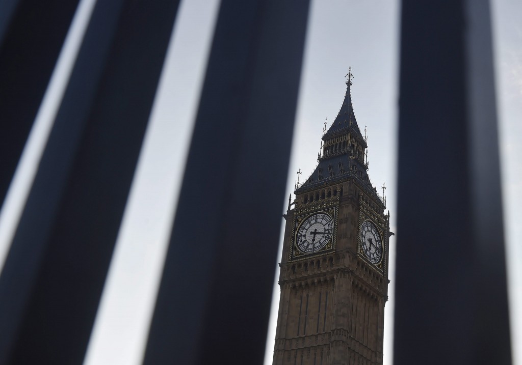 De winst van het Brexit-kamp in het Britse EU-referendum maakt veel los in het Verenigd Koninkrijk. Voorstanders van lidmaatschap van de Europese Unie hebben vrijdag een petitie op internet gelanceerd waarin de burgemeester van Londen Sadiq Khan wordt opgeroepen de stad onafhankelijk te verklaren en bij de EU te houden. Londen is een internationale stad en wil het hart van Europa blijven, aldus de opstellers van de petitie. De actie verzamelde in korte tijd al 10.000 ondertekenaars. Sadiq Khan zou president van Londen moeten worden en de stadstaat zou ook tot de Schengen- en de eurozone moeten toetreden.