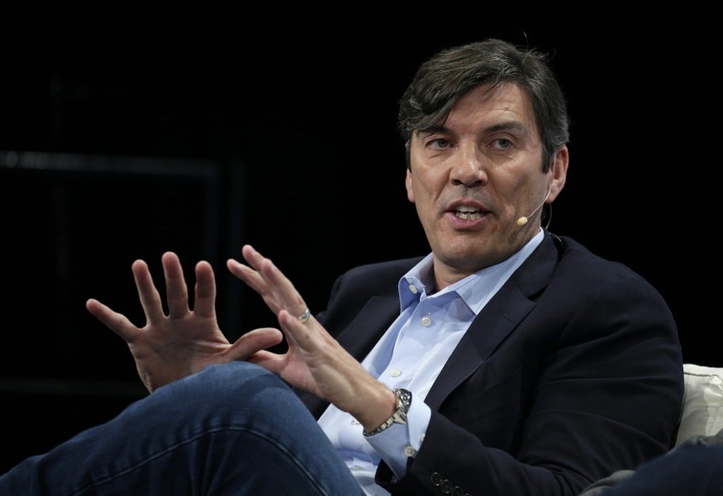 Tim Armstrong werkt in het eerste decennium van deze eeuw bij Google als baas van de salesafdeling. Nu is hij de topman van internet- en mediabedrijf AOL. Hij hekelt de online dominantie van Google en Facebook. De Amerikaanse topmanagers Tim Armstrong werkte jaren voor Google, voordat hij in 2009 werd benoemd tot topman van internet- en mediabedrijf America Online (AOL), sinds 2015 een dochterbedrijf van de Amerikaanse telecomreus Verizon. Op een internationale bijeenkomst van de reclamewereld in Cannes wees Armstrong dinsdag op de dominantie van het duo Google en Facebook in de online reclamewereld, zo meldt zakenkrant The Wall Street Journal.