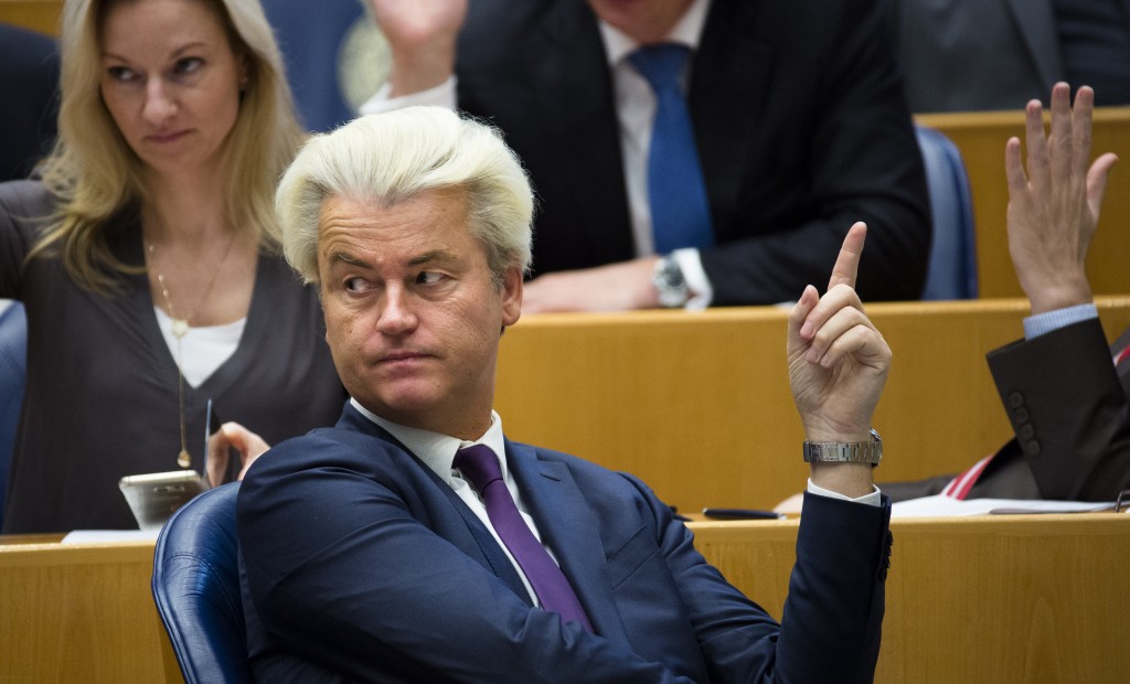 Populistische partijen in Europa zijn blij dat de meerderheid van de Britse stemmers heeft gekozen voor een vertrek uit de Europese Unie. Voorzitter van het Brexit-kamp, Gisela Stuart, kijkt met tevredenheid naar de uitslag van het referendum over de vraag of Groot-Brittannië in de EU moet blijven. Ze is opgewonden dat mensen zich niets hebben laten voorschrijven door de gevestigde orde. ,,Ik denk dat het nu een verantwoordelijkheid is voor ons als politici om te handelen in het beste belang van het land. Dus blijf rustig, neem doordachte stappen maar zet het proces in werking'', aldus de Labour-parlementariër Stuart.