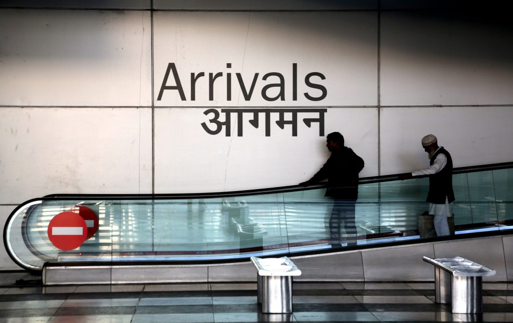 Arriverende passagiers op luchthaven Indira Ghandi bij New Delhi. Foto: EPA