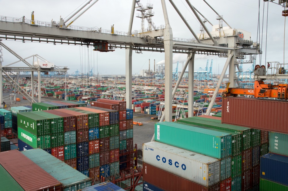 De goederenexport van Nederland is in mei met 6,2 procent gegroeid ten opzichte van een jaar eerder. Daarmee was de groei nagenoeg even sterk als in april, meldde het Centraal Bureau voor de Statistiek (CBS) donderdag.