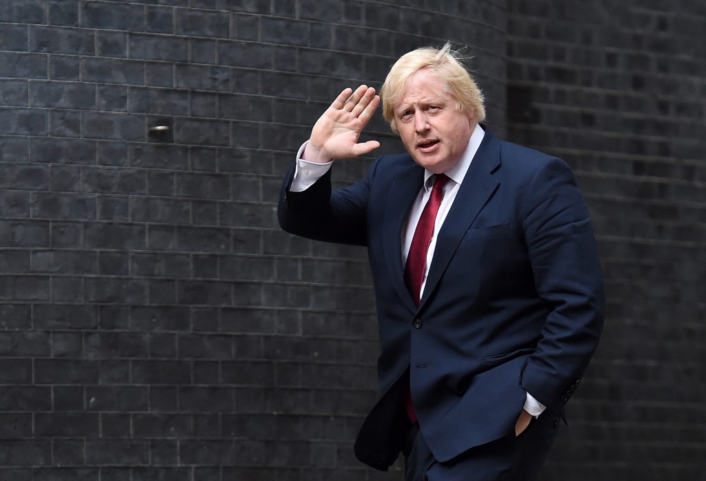 Nog voor de nieuwe Britse minister van Buitenlandse Zaken Boris Johnson goed en wel is begonnen, heeft zijn eerste buitenlandse ambtgenoot al van zich laten horen. De Franse minister Jean-Marc Ayrault noemde hem donderdag onomwonden ,,een leugenaar, terwijl de Britten juist op dit moment een betrouwbare bewindsman nodig hebben".