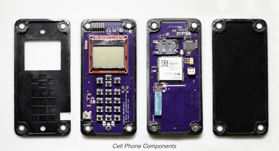 Een aantal onderdelen van de zichzelf aasemblerende telefoon van MIT. Foto: MIT