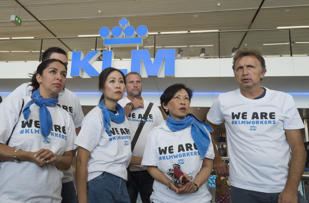 Het hoger beroep dat FNV heeft aangespannen tegen de uitspraak van de rechter die voorlopig acties bij KLM verbiedt, dient op 23 augustus om 10.00 uur bij het gerechtshof in Amsterdam. Dat maakte FNV dinsdag bekend. Vorige week verbood de kortgedingrechter in ieder geval tot 4 september acties bij het grondpersoneel van KLM. Daarbij werd de huidige vakantiedrukte op luchthaven Schiphol en de aanhoudende terreurdreiging als reden opgevoerd. Dit was tegen het zere been van FNV. De bond vindt de uitspraak onbegrijpelijk omdat de veiligheidsdriehoek, bestaande uit het Openbaar Ministerie, de gemeente Haarlemmermeer en de politie, gaat over de veiligheid.