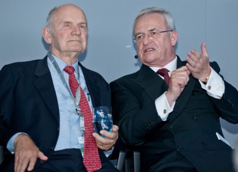 Voormalig president-commissaris Ferdinand Piëch van Volkswagen trok al in maart 2015 aan de bel bij toenmalig topman Martin Winterkorn over een Amerikaans onderzoek naar uitstootgegevens van sommige dieselmodellen. Winterkorn verzekerde hem toen dat hij die zaak onder controle had. Dat meldt de Duitse krant Bild am Sonntag op gezag van bronnen rond een intern onderzoek bij VW.