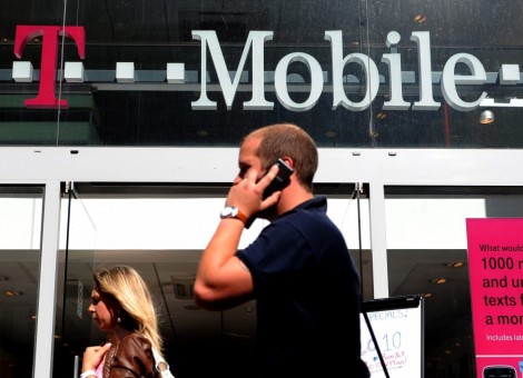 Vodafone en T-Mobile moeten zich voor de rechter verantwoorden voor vermeende misleiding bij de verkoop van telefoonabonnementen met toestel. Dat vindt ConsumentenClaim, die beide telecombedrijven heeft gedagvaard.