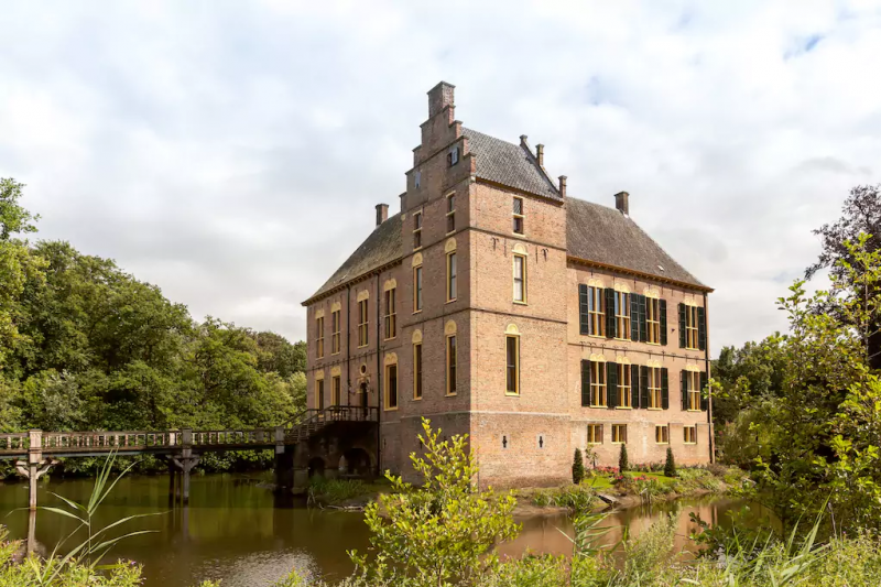 Neem een bij 14 van de meest luxe kastelen in Europa die kunt huren via