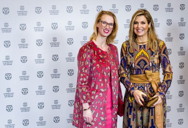 In een jumpsuit van Etro bij de opening van het International Film Festival in Rotterdam.