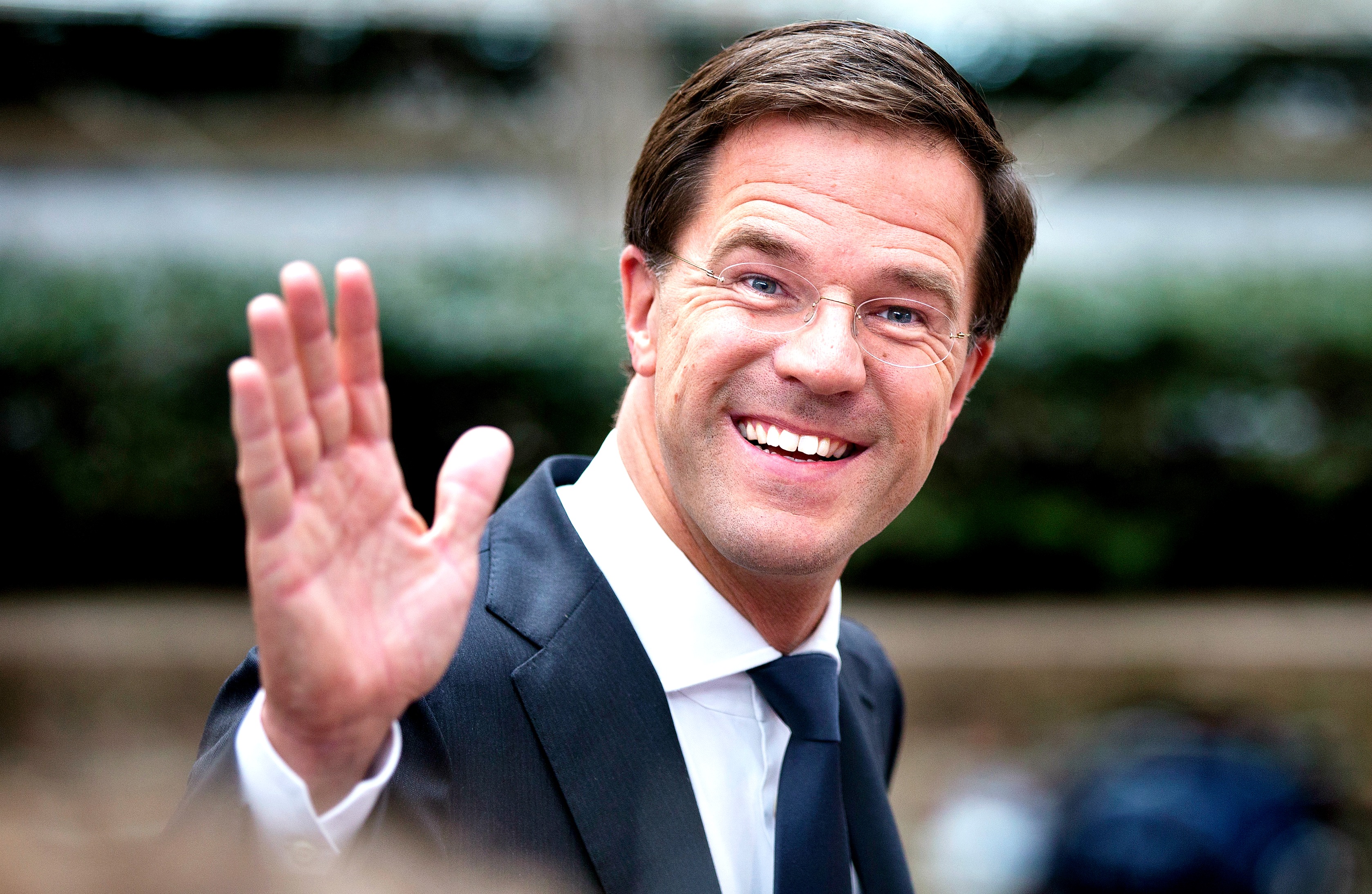 Mark Rutte voelt "een ongelooflijke drive". Hij wil na de verkiezingen van maart 2017 graag door als premier van Nederland. Dat is geen uitgemaakte zaak. Want hoewel de VVD-premier Nederland door een extreem zware crisisperiode loodste, blijft de 'hervormingsbonus' vooralsnog uit voor het kabinet Rutte II. Dinsdag presenteert het VVD-PvdA-kabinet zijn laatste begroting. Dan kan ook de balans worden opgemaakt van zes jaar Mark Rutte, in twee kabinetten. Rutte loodste Nederland vanaf 2010 door de pijnlijke nasleep van de kredietcrisis. Aanvankelijk moeizaam in het door de PVV gedoogde kabinet Rutte I van VVD en CDA.