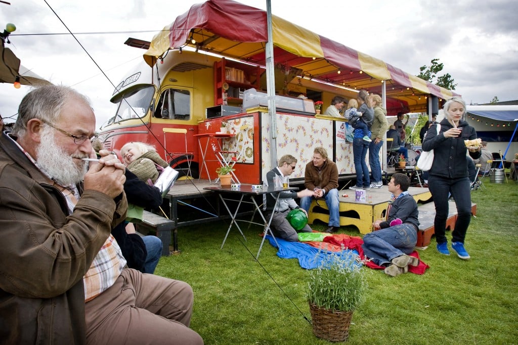 Het Amsterdamse foodtruck-festival Rollende Keukens sleept Unilever voor de rechter, omdat het bedrijf stiekem Conimex curry's op het festival heeft verkocht. De organisator eist nu 100.000 euro schadevergoeding.