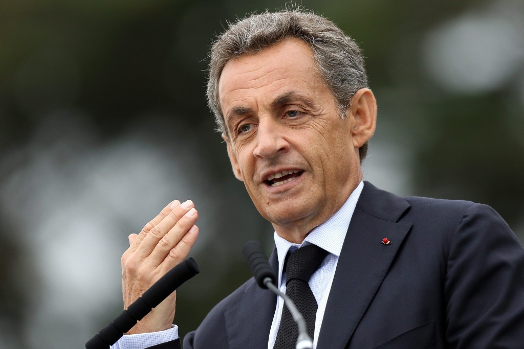 De Franse oud-president Nicolas Sarkozy moet terechtstaan voor gesjoemel met zijn campagnekas in 2012. Dat vindt de openbaar aanklager, meldde de Franse nieuwszender Europe 1 maandag op gezag van bronnen bij justitie. Sarkozy, die in april opnieuw een gooi wil doen naar het Élysée, zou ,,welbewust'' de hand hebben gelicht met zijn boekhouding. Het gesjoemel moest volgens Justitie verdoezelen dat Sarkozy's herverkiezingscampagne ruim tweemaal zoveel kostte als de Franse wet toestaat.