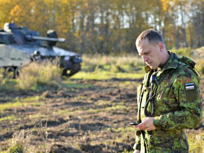 EstlandCV90 KV13 Uit Nederland afkomstige infanteriegevechtsvoertuigen van het type CV90 komen aan op hun basis in Estland. Foto: Koen Verhelst