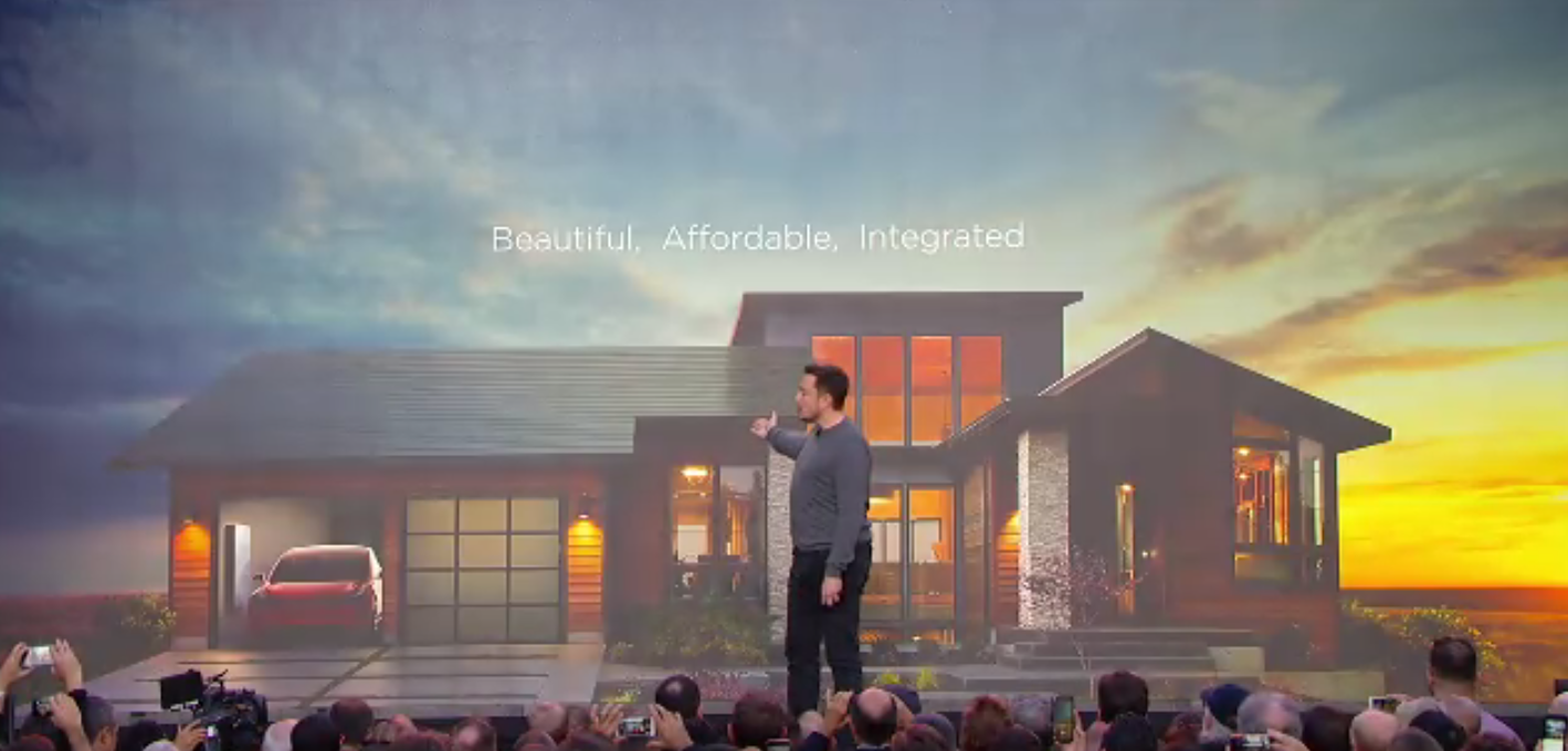 Topman Elon Musk vindt het essentieel dat een dak met zonnepanelen er mooi uitziet.