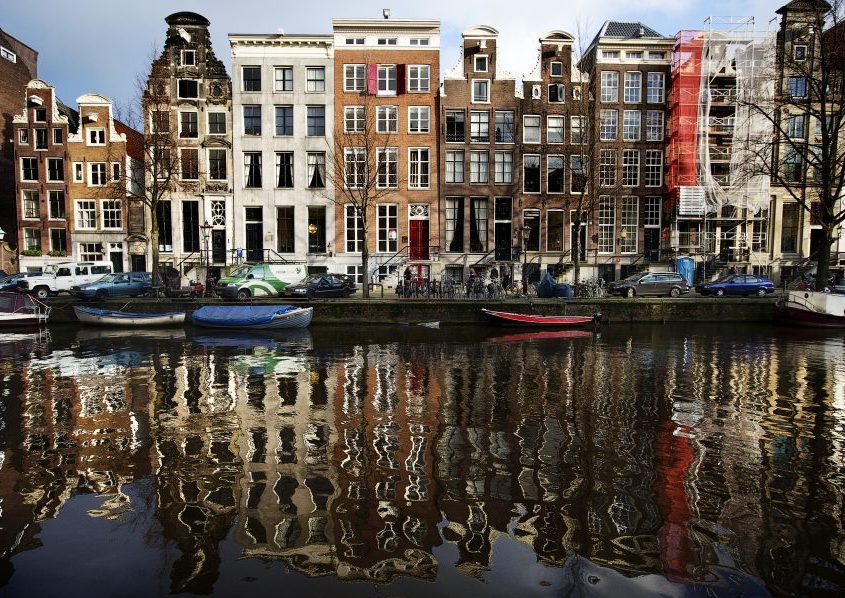 Amsterdammer wist niet dat zijn appartementen door huurder werden onderverhuurd; zijn boete wordt weggestreept