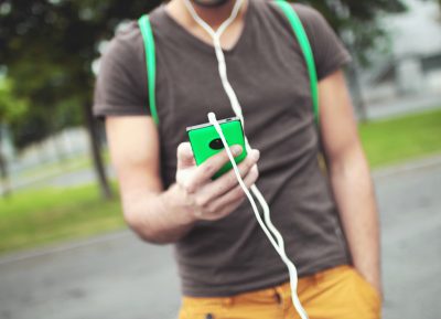 muziek-smartphone-koptelefoon-oordopjes
