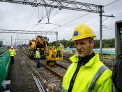 Het ministerie van Infrastructuur neemt definitief de touwtjes bij spoorbeheerder ProRail in handen. De NOS meldt dat zondag op basis van bronnen in Den Haag. ProRail was ongeveer twintig jaar geleden geprivatiseerd, maar zou nu een zelfstandig bestuursorgaan worden.