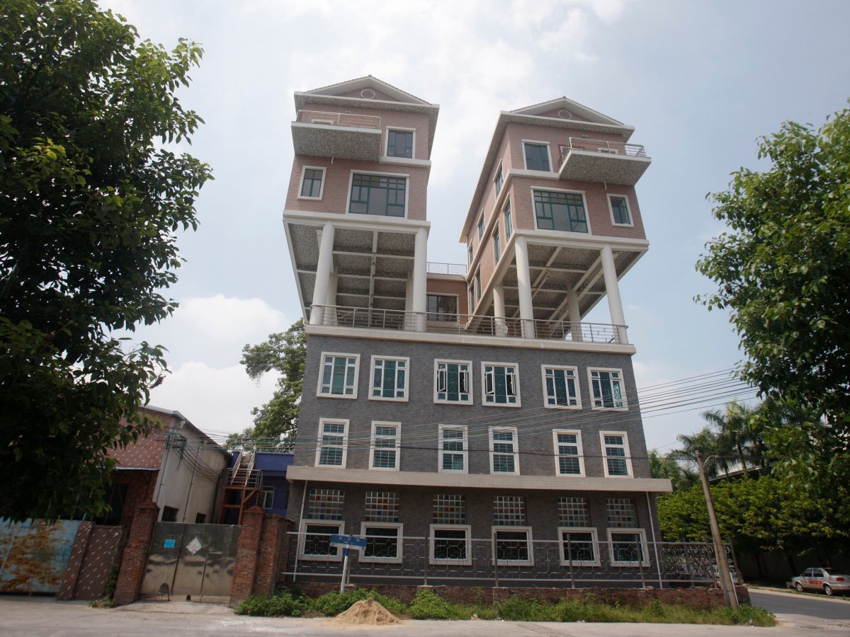 10 huizen gebouwd op de meest bizarre plekken wereldwijd